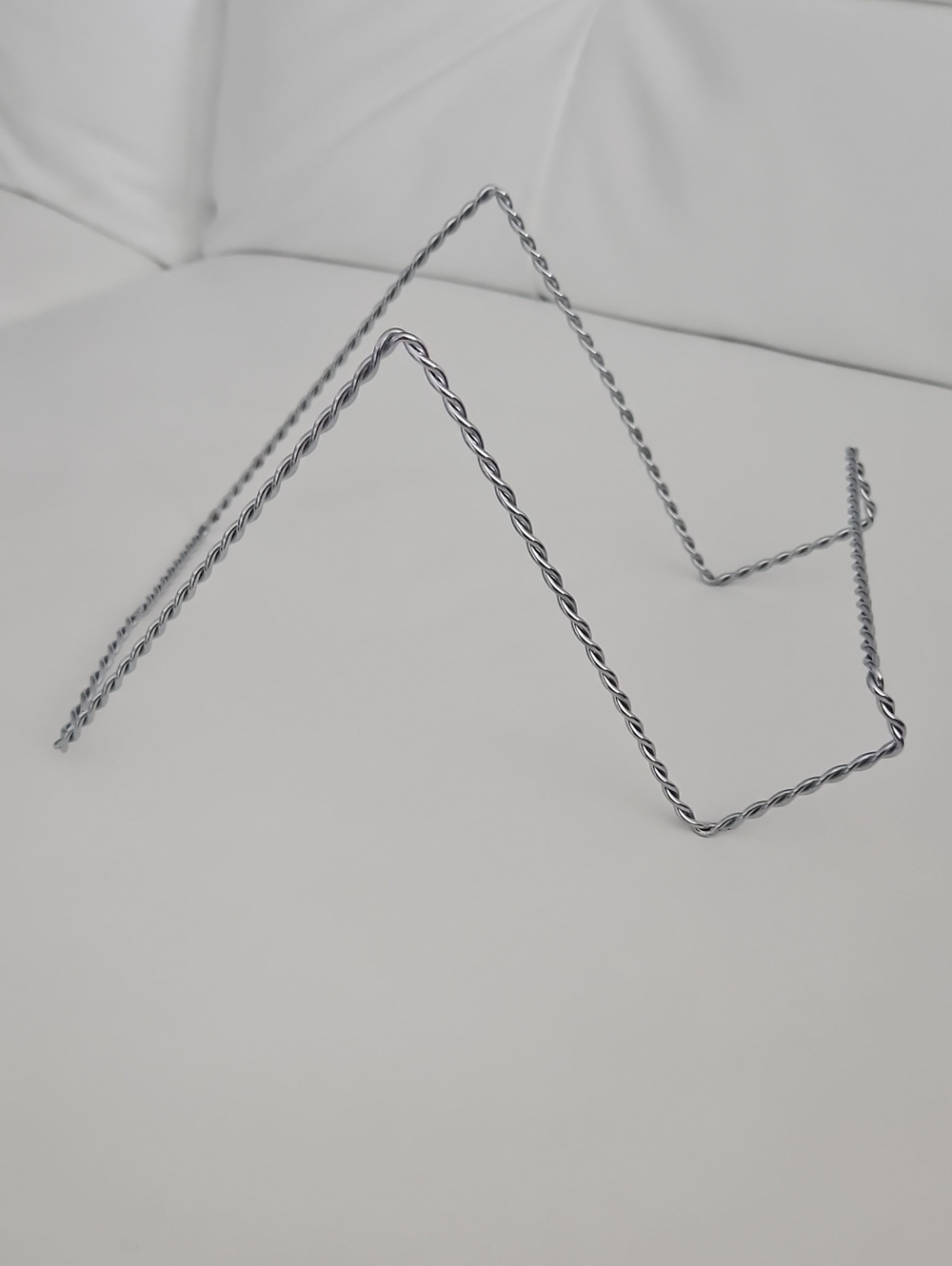 Silver Tone Twisted Wire Easel Stand